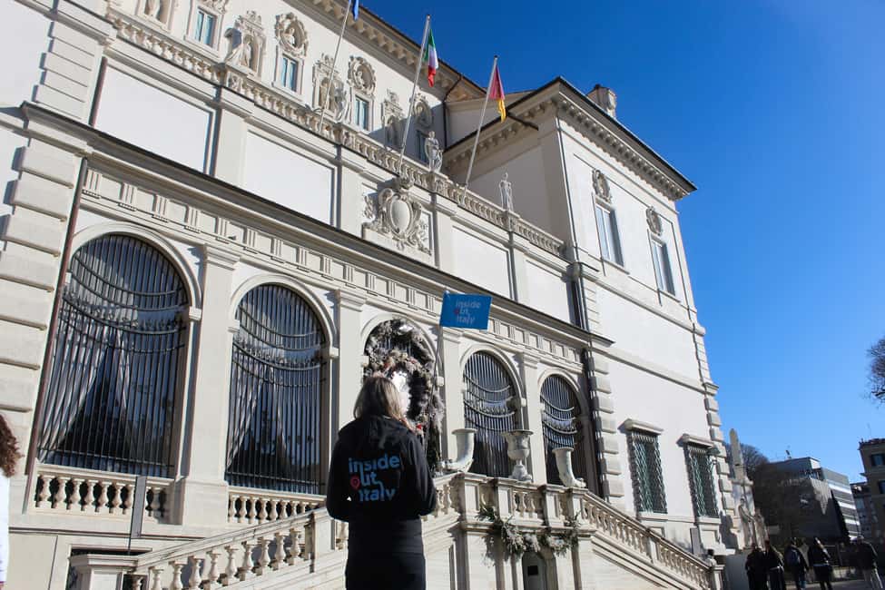 Borghese Gallery Guided Tour with priority entrance - The Setting Matters: Gold Crown Molding and Ceiling Frescoes