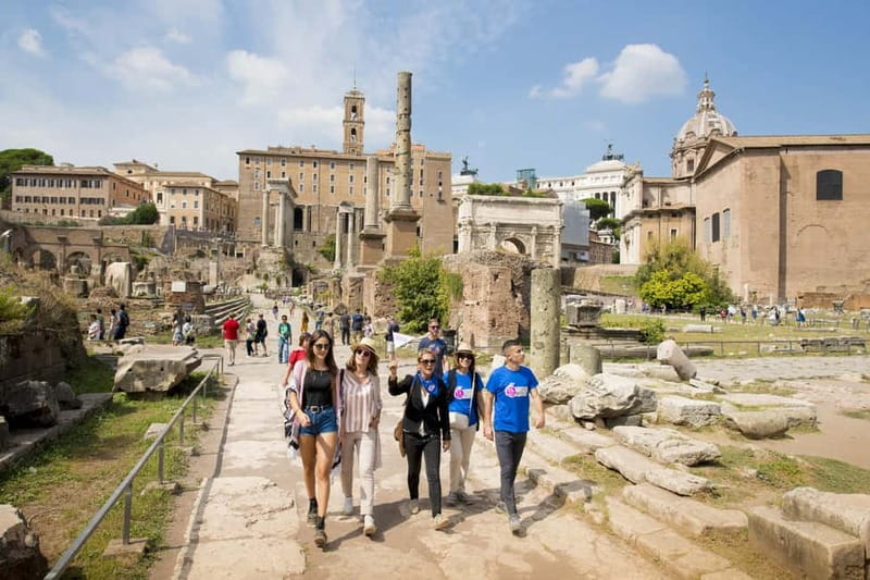Colosseum Arena, Forum & Palatine Hill Guided Tour - How the tour stays smooth in a famously chaotic area