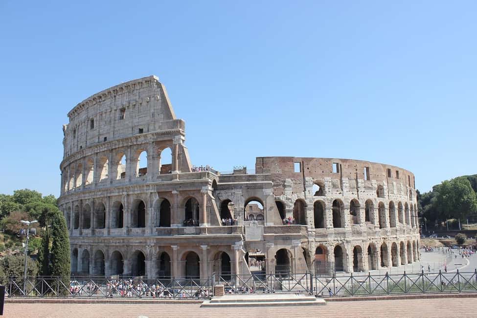 Colosseum, Palatine Hill and Roman Forum Guided Tour - Palatine Hill: the emperor views and the “where power lived” lesson