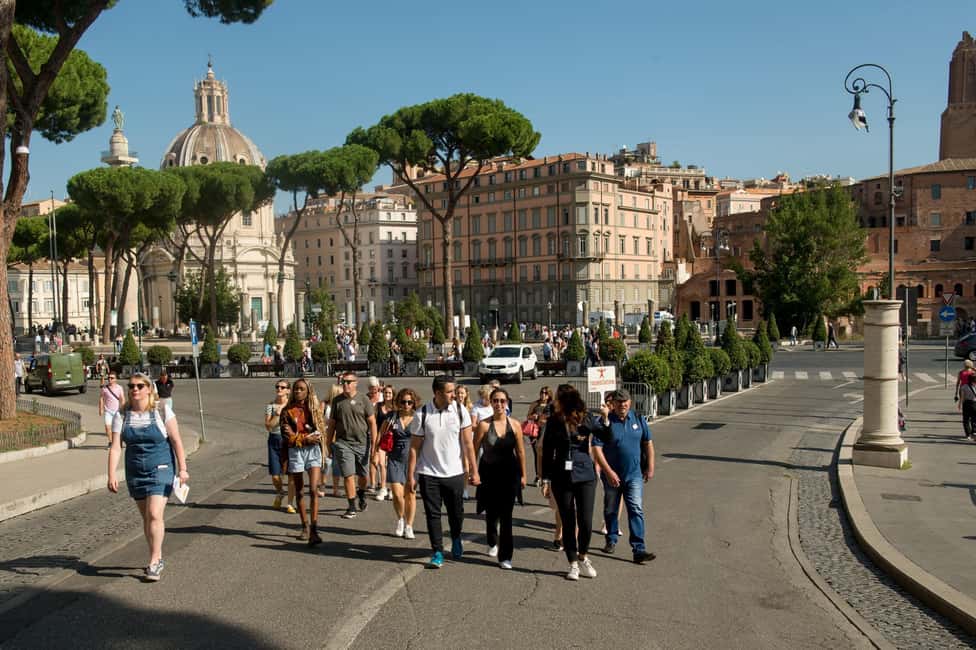 Colosseum & Roman Forum Semi-Private Guided Tour - From Piazza Venezia to Campidoglio: the tour’s opening setup