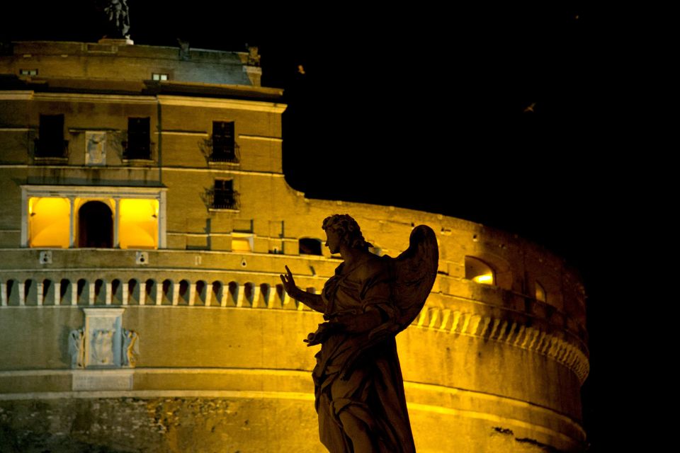 Dark Heart of Rome - Facts, Legend & Mystery Walking Tour - Piazza Farnese: When the Views Get Eerie