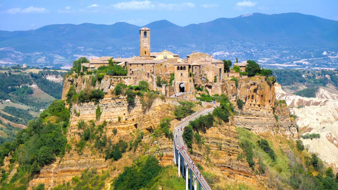 From Rome: Bagnoregio & Orvieto Day Trip with Wines & Lunch - Civita di Bagnoregio: the cliffside walk, bridge views, and practical shoe advice