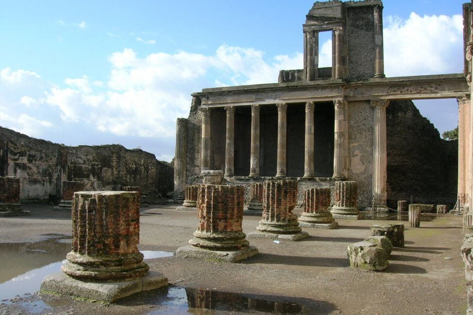 From Rome: Pompeii and Herculaneum by High-Speed Train - The guides: archaeologists who actually explain