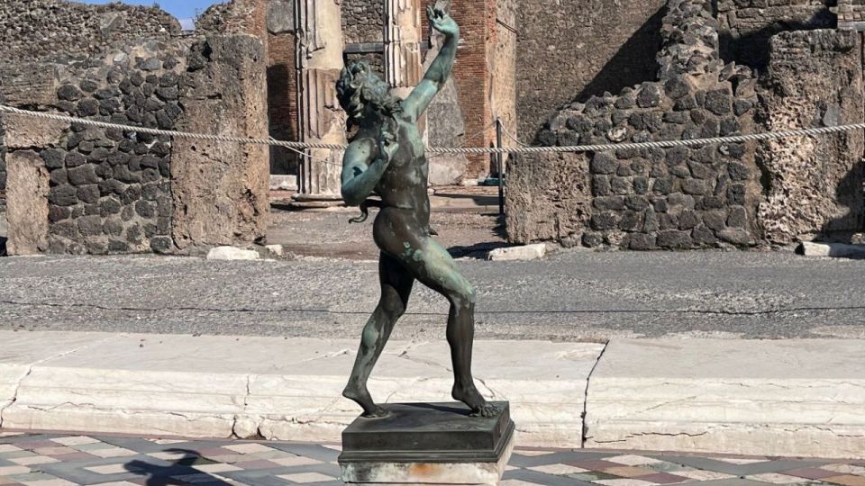 From Rome: Pompeii and Naples Day Trip by High-Speed Train - Pompeii to Pizza Lunch: Eating Like You’re in Campania