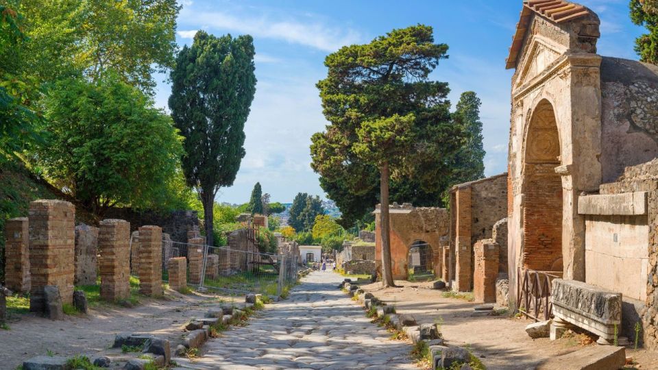 From Rome: Pompeii and Naples Day Trip by High-Speed Train - Time Management in an 11-Hour Day: How to Avoid the Usual Pitfalls