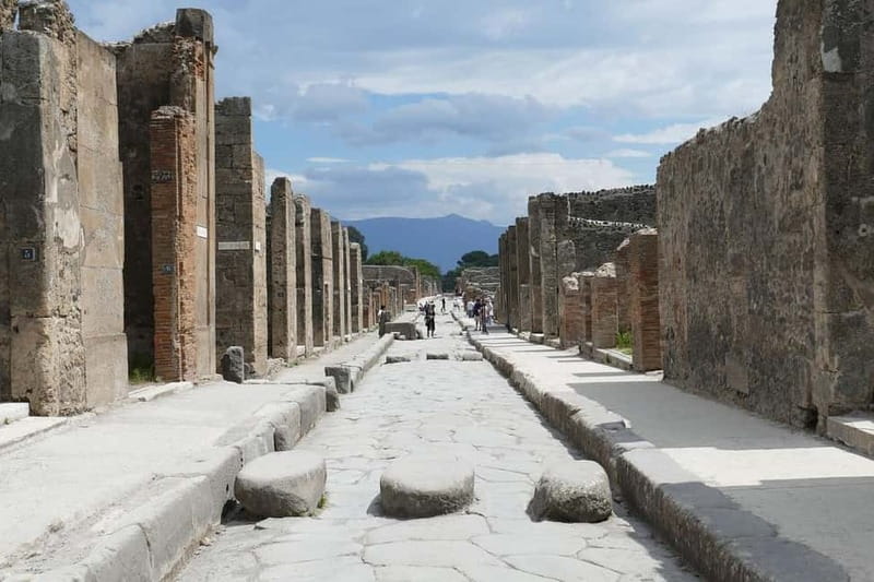 From Rome: Pompeii and Vesuvio Guided Day Trip with Lunch - The “factory” stop on the way: worth it or just extra?