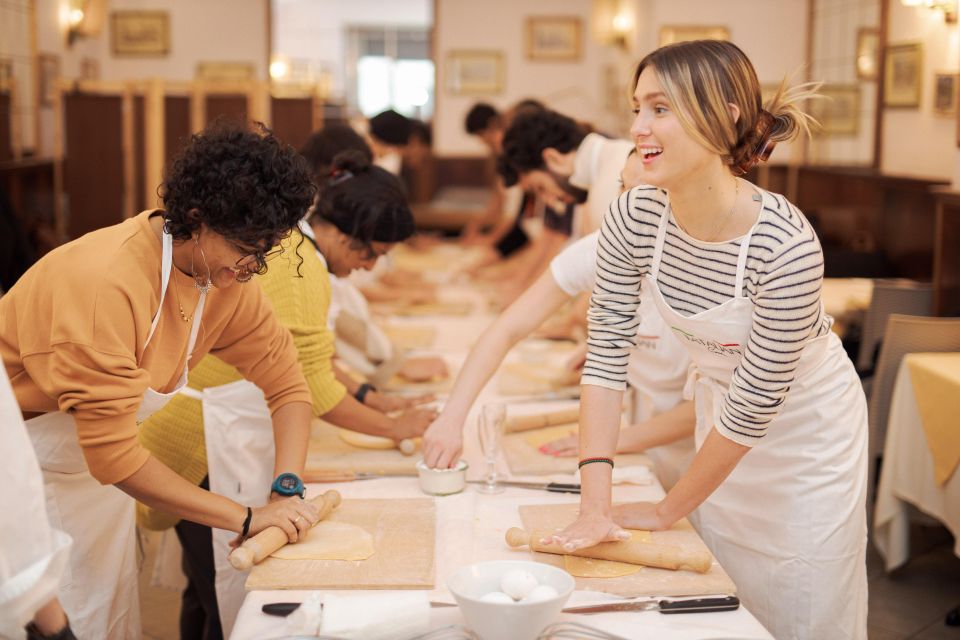 Gelato and Pasta Cooking Class in Rome - Piazza Navona - Eating Your Pasta and Gelato: Sauce Choice and the Restaurant Finish