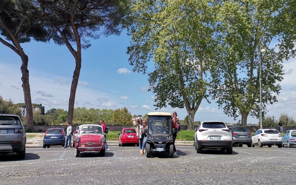 Rome: 3-Hour Panoramic Luxury Golf Cart Tour - Trevi Fountain under pressure: how the guide helps you win the photo moment