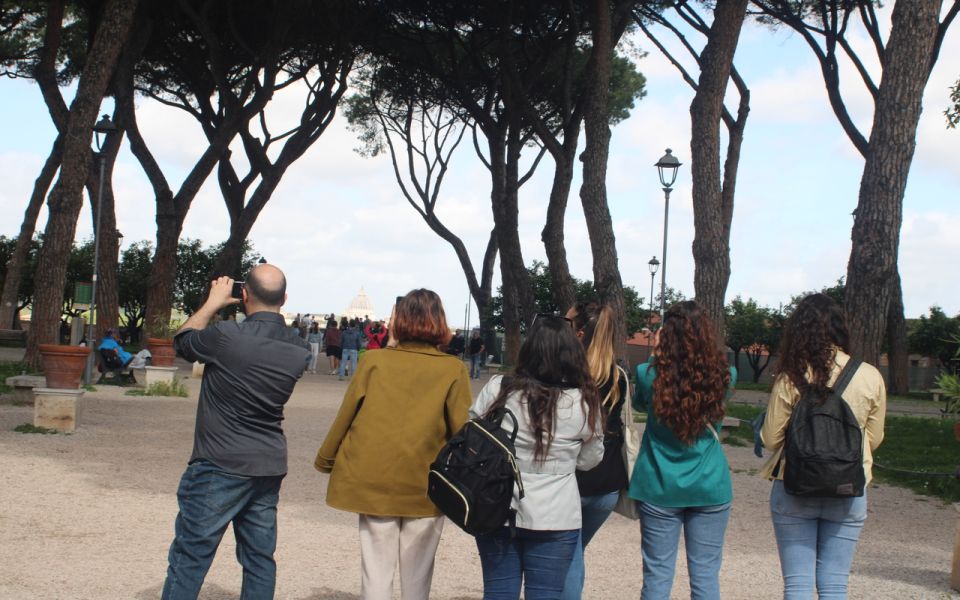 Rome: 3-Hour Panoramic Luxury Golf Cart Tour - Tiber River viewpoints: the scenic reset between crowds
