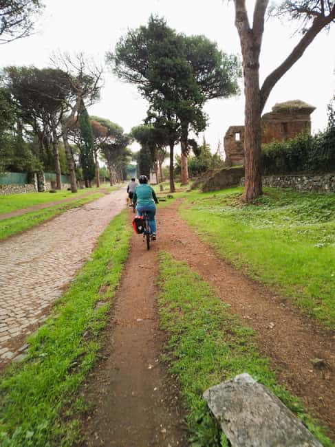 Rome: Appian Way & Catacomb Sunset E-bike Tour with Aperitif - Rolling Back Toward Circus Maximus Without Losing Your Nerve