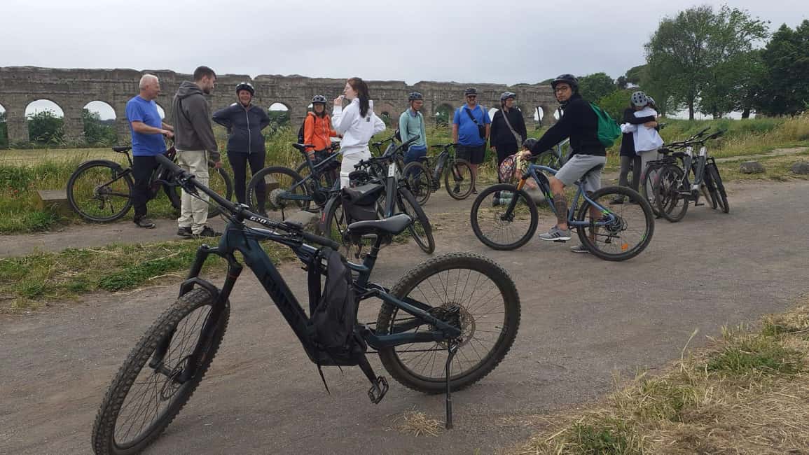 Rome: Appian Way E-Bike Tour Catacombs, Aqueducts & Picnic - Inside the Catacombs of St. Callixtus: your underground guided hour