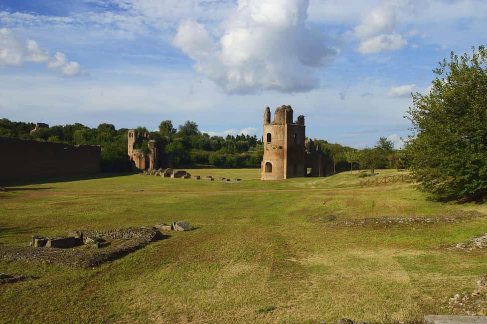 Rome: Appian Way & Roman Aqueducts Guided E-Bike Tour - Circus of Maxentius to the Tomb of Cecilia Metella: getting the scale right