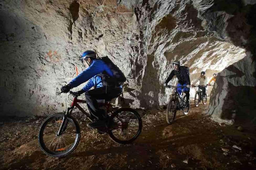 Rome: Appian Way Underground Catacombs Bike Tour with Lunch - Lunch vs Aperitif: A Break That Keeps the Day Comfortable