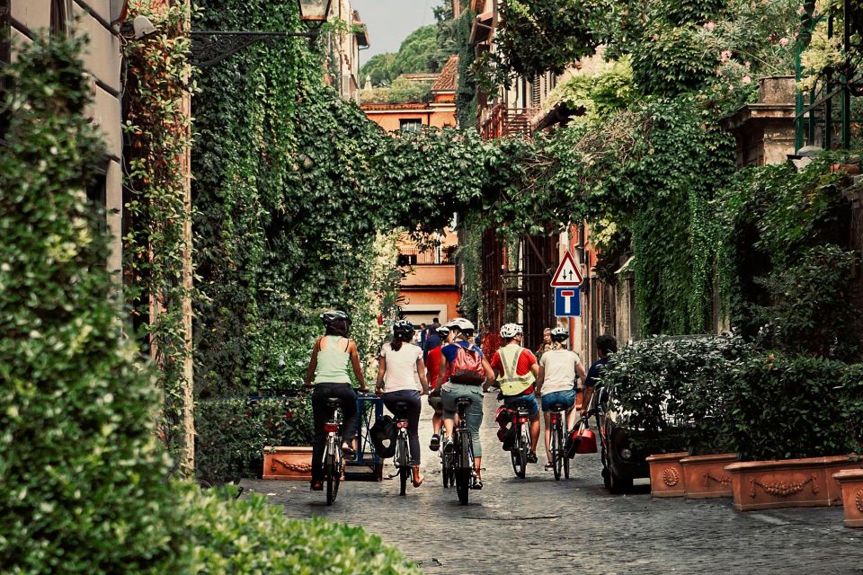 Rome: Cannondale E-Bike Tour of Top Landmarks & More - Colosseum area and the Imperial Forums: seeing the power points