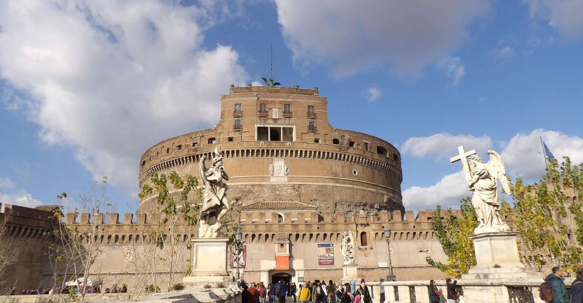 Rome: Castel Sant’Angelo Entrance Ticket - Ramparts and terrace views over the Tiber and Vatican skyline