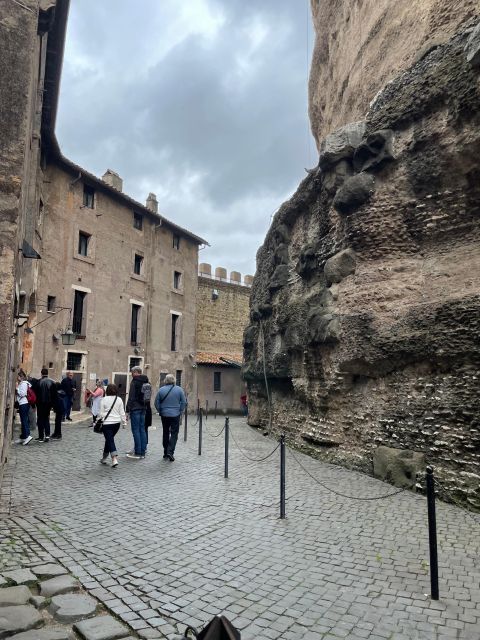 Rome: Castel Sant’Angelo Skip-the-Line Ticket & Audio Guide - The Archangel Michael legend (and why it matters as you climb)
