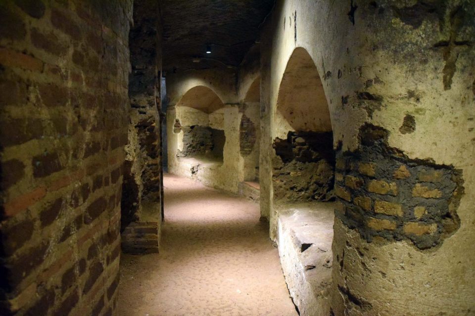 Rome: Catacombs of Priscilla Entry Ticket & Guided Tour - Acili inscriptions, a cistern turned tomb-world, and what you can learn fast