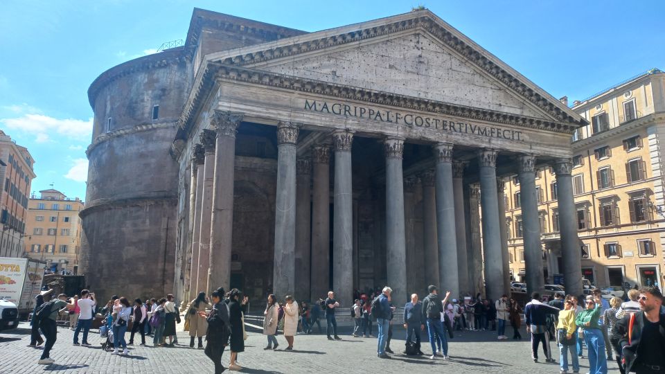 Rome: City Highlights Tour by Electric Golf Cart - Gelato, water, and headsets: the small extras that change the tone