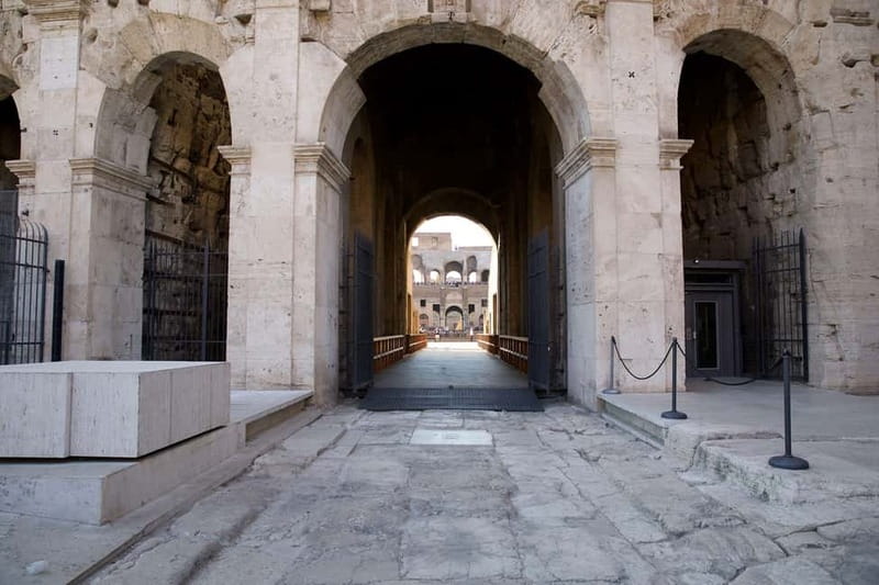 Rome: Colosseum and Ancient Rome Small Group Guided Tour - Entering the Colosseum: gladiators, animals, and Roman engineering