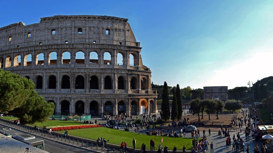 Rome: Colosseum, Forum, & Palatine Hill with Audio Guide - Entering the Colosseum: where to focus first