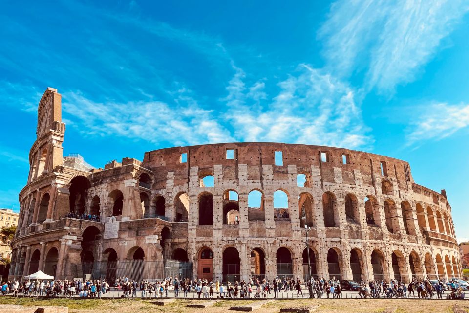 Rome: Colosseum, Palatine Hill and Roman Forum Guided Tour - Palatine Hill: the emperor neighborhood and the view payoff