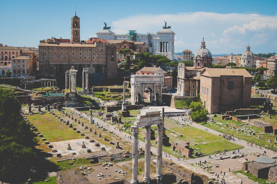 Rome: Colosseum, Palatine Hill and Roman Forum Guider Tour - Entering the Colosseum: your guide’s job is to help you see the arena