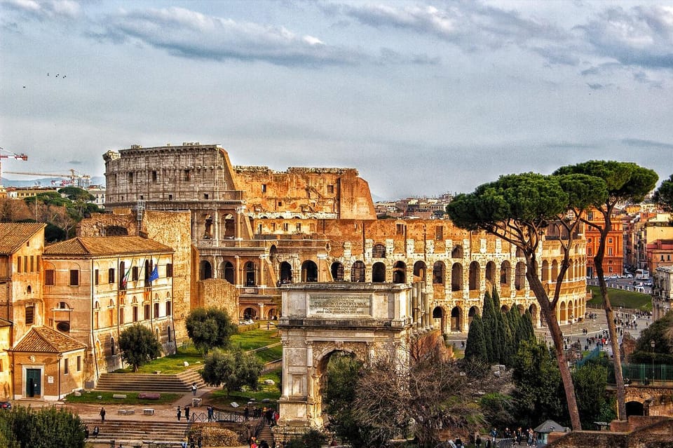 Rome: Colosseum, Roman Forum & Palatine Hill Experience - Entering the Colosseum: What the Guided Walk Really Adds