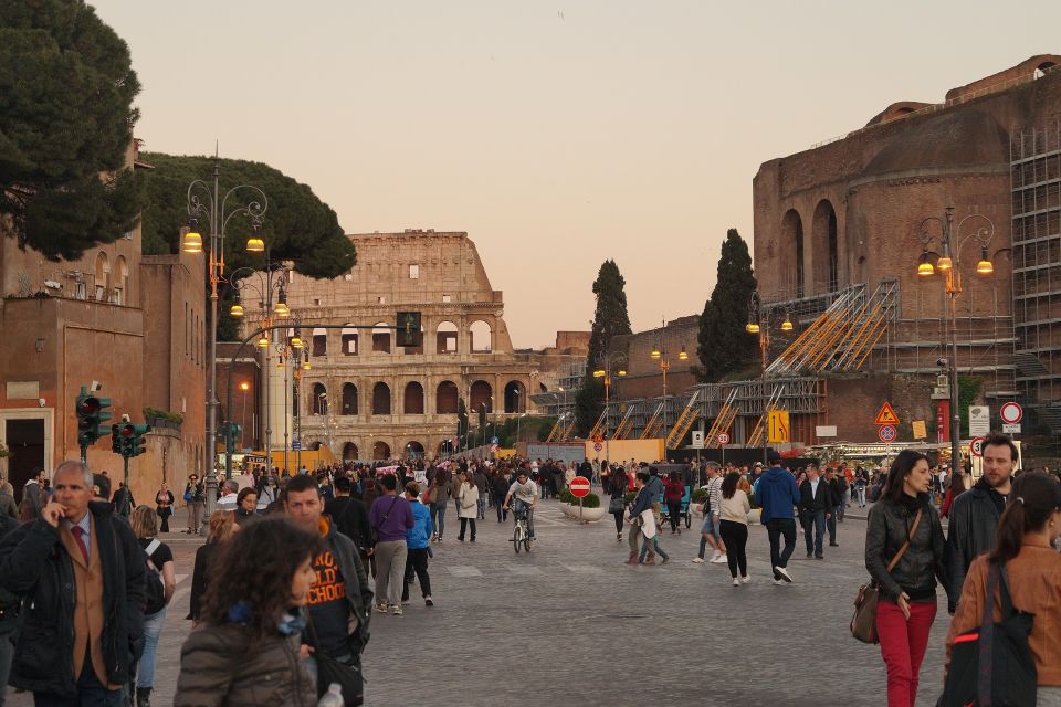 Rome: Colosseum, Roman Forum & Trajan's Market Exterior Tour - Roman Forum walkthrough: Julius Caesar, Palatine Hill, and the city’s power center