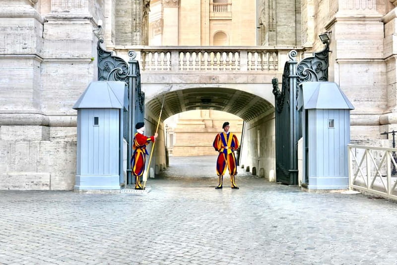 Rome: Guided Tour of St. Peter's Basilica, Grottoes & Square - Descending to the Vatican Grottoes: the part most people skip