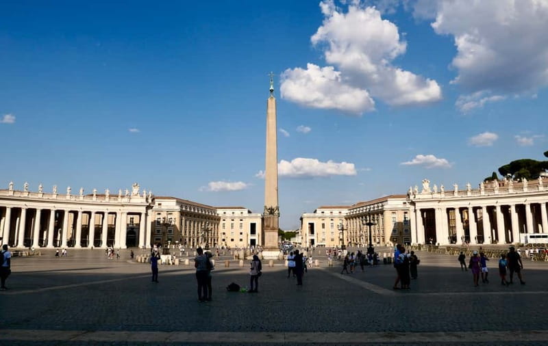 Rome: Guided Tour of St. Peter's Basilica, Grottoes & Square - Small-group vs private: who should choose which?