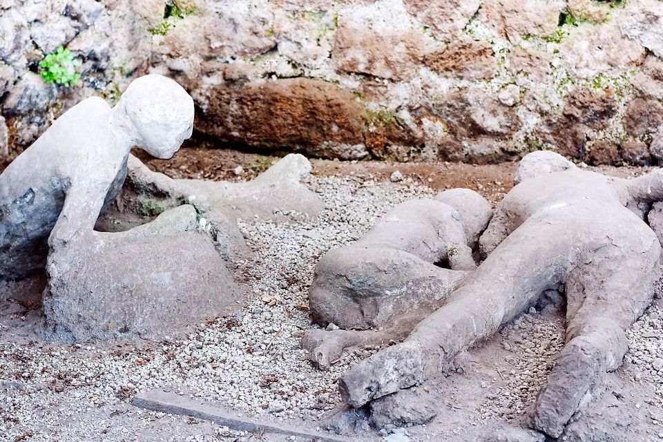 Rome: Pompeii and Naples Day Trip with Pompeii Entry Ticket - Free time planning in Pompeii: how to make those hours count