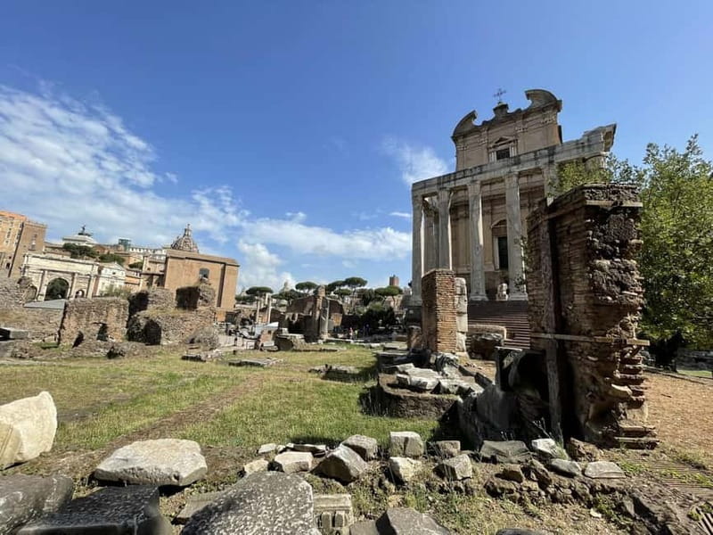 Rome: Roman Forum Myths and Legends Private Guided Tour - Palatine Hill and Imperial Forum access: why it broadens the story