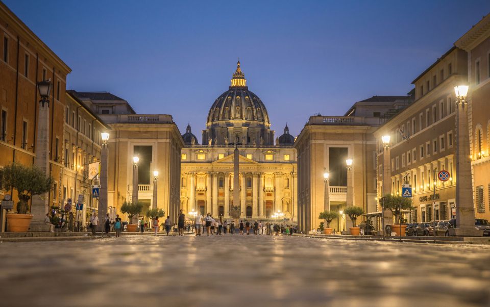 Rome: Small-Group Night Tour with Pizza and Gelato - Trevi Fountain at night: coin toss with guided meaning