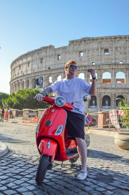 Rome: Vespa scooter tour "When in Rome" - Colosseum Stop (about 15 minutes): seeing the icon without losing the whole tour